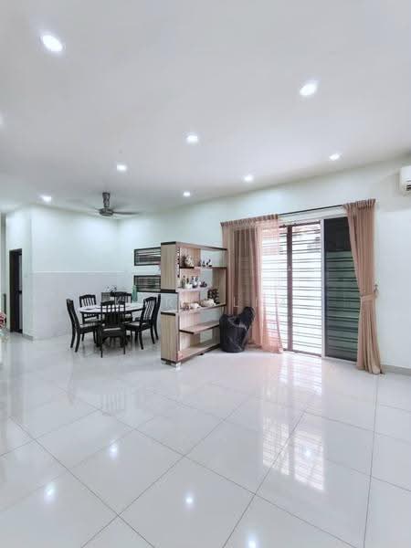 Cluster House for Sale in Taman Seri Austin (Tebrau) - Karl Lim - Dining Room - PropertyGuru.com.my