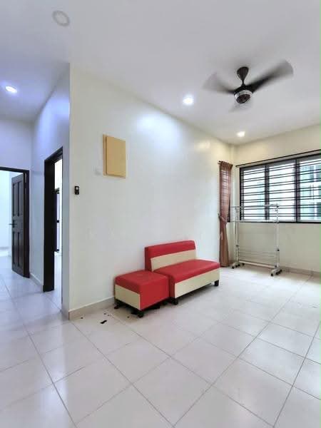 Cluster House for Sale in Taman Seri Austin (Tebrau) - Karl Lim - Living Room - PropertyGuru.com.my