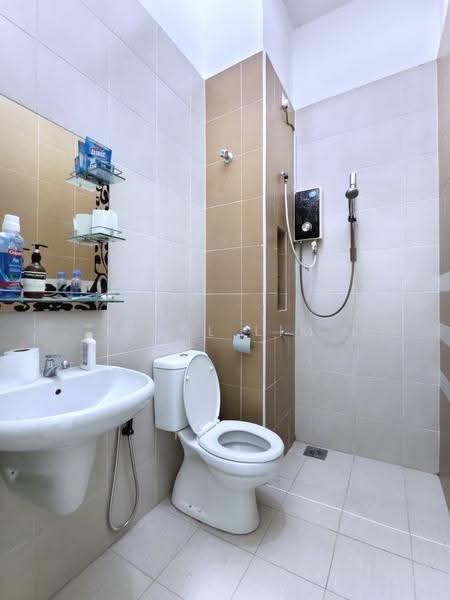 Cluster House for Sale in Taman Seri Austin (Tebrau) - Karl Lim - Bathroom - PropertyGuru.com.my