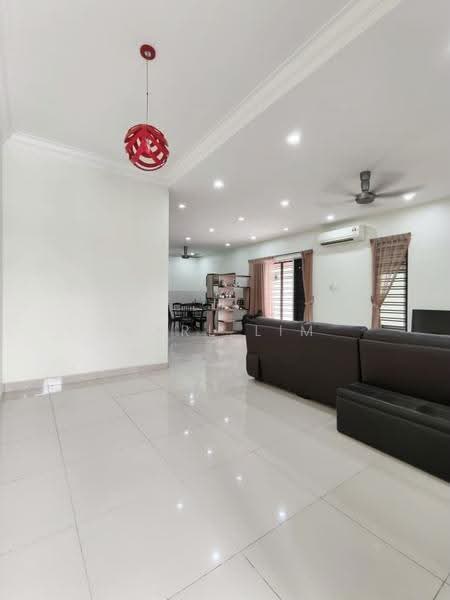 Cluster House for Sale in Taman Seri Austin (Tebrau) - Karl Lim - Living Room - PropertyGuru.com.my