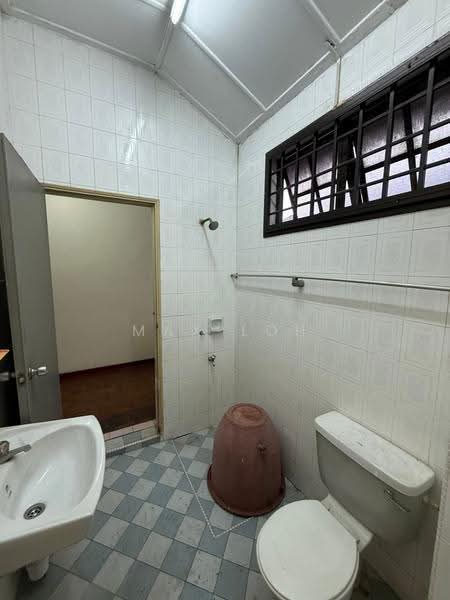 Rumah Teres 2-Tingkat untuk Disewa di Taman Perling (Perling) - Max Loh - Bathroom - PropertyGuru.com.my