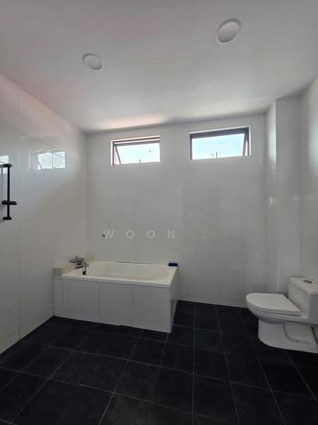 Rumah Teres 3-Tingkat untuk Dijual di Taman Limbongan Indah (Klebang) - Woon . - Bathroom - PropertyGuru.com.my