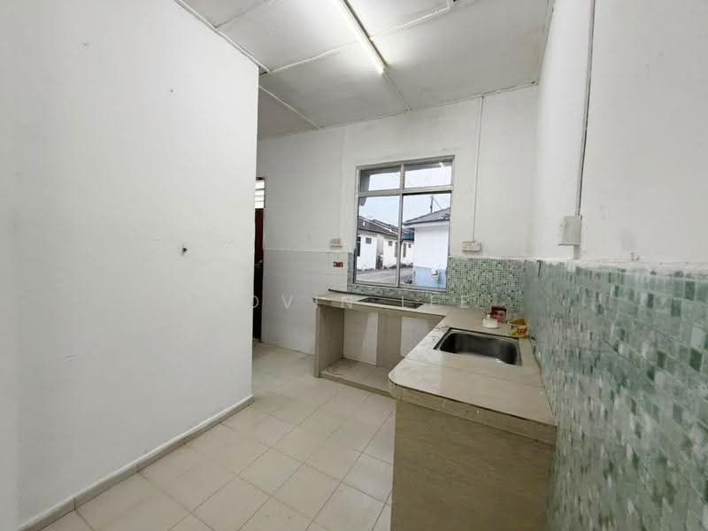 1-storey Terraced House for Sale in Taman Seruling Emas (Sungai Jawi) - Jovin Lee - Kitchen - PropertyGuru.com.my