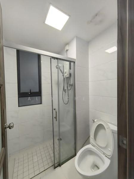 Pangsapuri untuk Disewa di Regalia Park @ Forest City - Alex Cheah - Bathroom - PropertyGuru.com.my