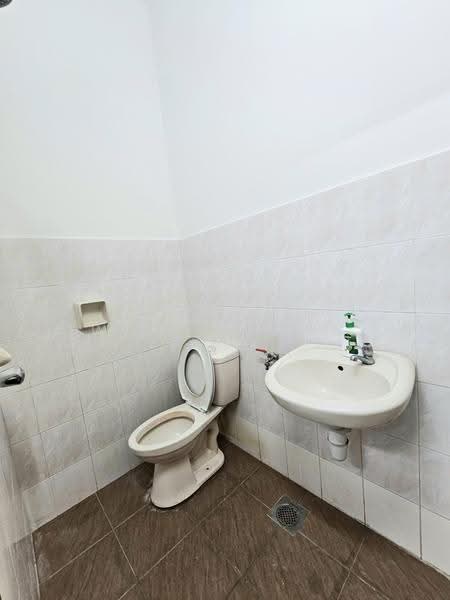 Rumah Teres 2-Tingkat untuk Disewa di TAMAN PUCHONG UTAMA (Puchong) - Wendy Chin - Bathroom - PropertyGuru.com.my