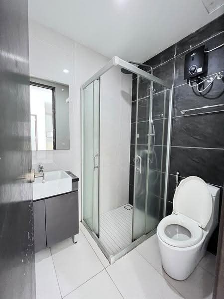 Condominium for Rent at Bay Point @ Country Garden Danga Bay - Johnson Chong - Bathroom - PropertyGuru.com.my
