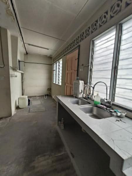 Rumah Teres 2-Tingkat untuk Dijual di Taman Kepong (Kepong) - Suki Tan - Kitchen - PropertyGuru.com.my