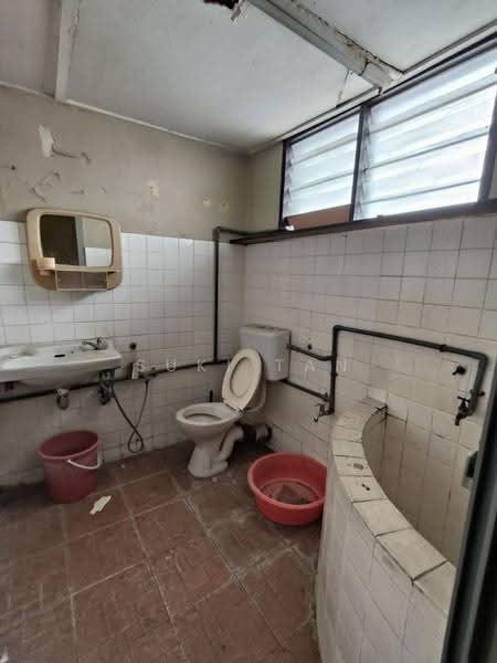 Rumah Teres 2-Tingkat untuk Dijual di Taman Kepong (Kepong) - Suki Tan - Bathroom - PropertyGuru.com.my