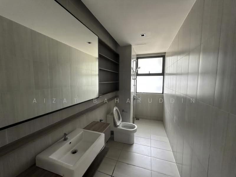 Commercial Bungalow for Rent in KL City Centre (Kuala Lumpur) - Aizat Baharuddin - Bathroom - PropertyGuru.com.my
