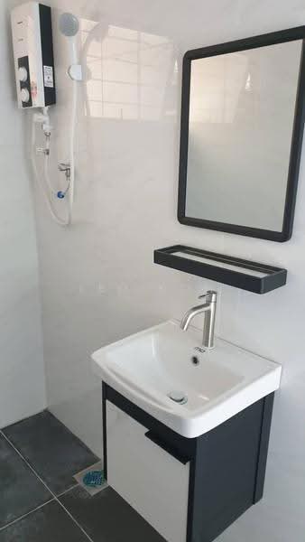 Apartment for Sale at Pangsapuri Saraka - Leo Koh - Bathroom - PropertyGuru.com.my