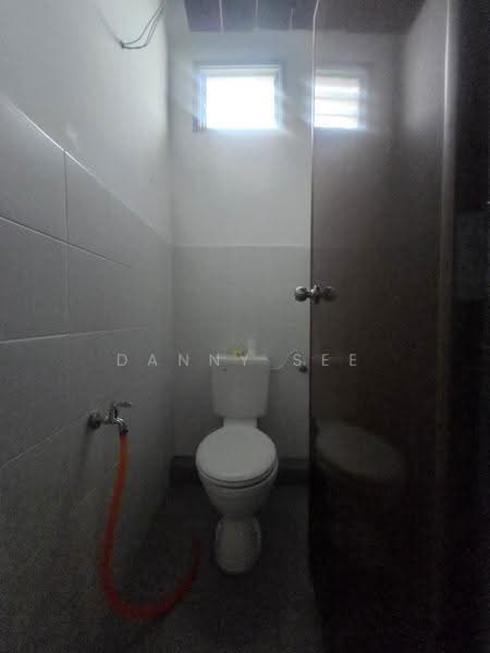 Kedai / Pejabat untuk Disewa di Kelapa Sawit (Kulai) - Danny See - Bathroom - PropertyGuru.com.my