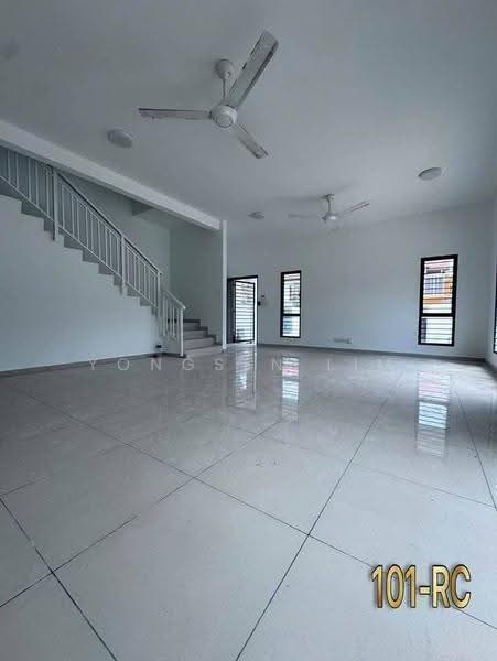 2-storey Terraced House for Sale in Setia Utama (Setia Alam) - Yongsen Lim - Living Room - PropertyGuru.com.my