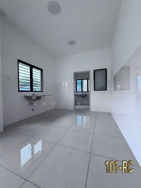 2-storey Terraced House for Sale in Setia Utama (Setia Alam) - Yongsen Lim - Kitchen - PropertyGuru.com.my