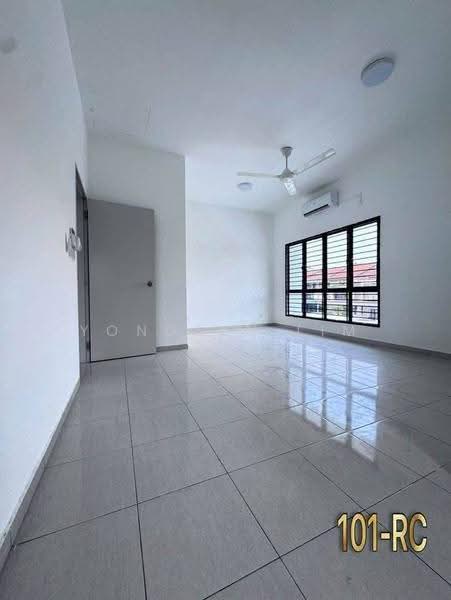 2-storey Terraced House for Sale in Setia Utama (Setia Alam) - Yongsen Lim - Living Room - PropertyGuru.com.my