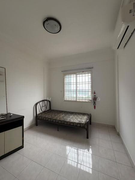 Pangsapuri untuk Disewa di Bayu Puteri 2 - Sam Phang - Bedroom - PropertyGuru.com.my