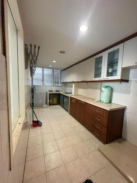 Pangsapuri untuk Disewa di Bayu Puteri 2 - Sam Phang - Kitchen - PropertyGuru.com.my