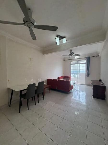 Pangsapuri untuk Disewa di Bayu Puteri 2 - Sam Phang - Living Room - PropertyGuru.com.my