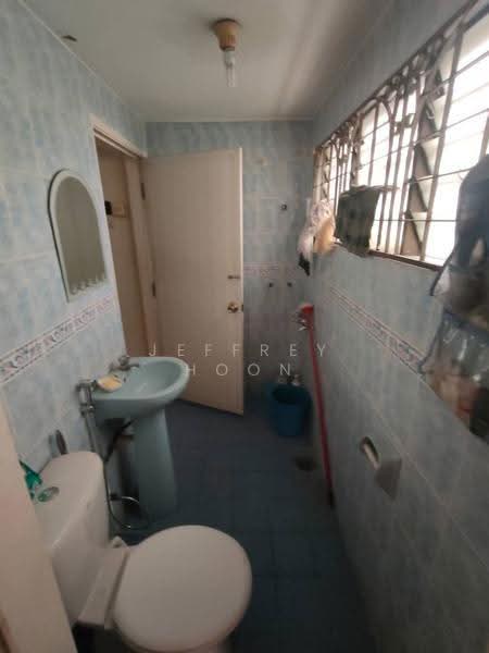 Rumah Berkembar untuk Dijual di Taman Paramount (Petaling Jaya) - Jeffrey Hoon - Bathroom - PropertyGuru.com.my