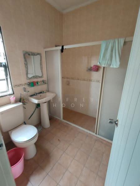 Rumah Berkembar untuk Dijual di Taman Paramount (Petaling Jaya) - Jeffrey Hoon - Bathroom - PropertyGuru.com.my