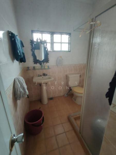 Rumah Berkembar untuk Dijual di Taman Paramount (Petaling Jaya) - Jeffrey Hoon - Bathroom - PropertyGuru.com.my