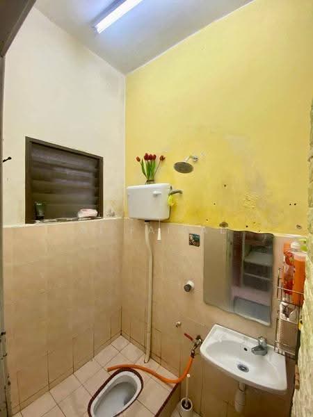 Terraced House for Sale in Bandar Tasik Puteri (Rawang) - Ai Faizal - Bathroom - PropertyGuru.com.my