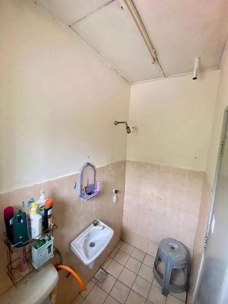 Terraced House for Sale in Bandar Tasik Puteri (Rawang) - Ai Faizal - Bathroom - PropertyGuru.com.my