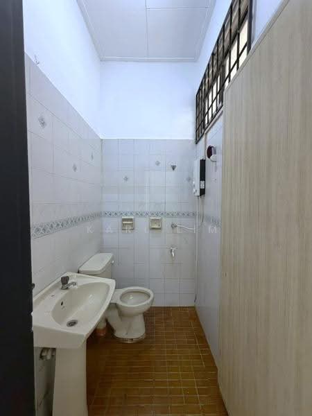 1-storey Terraced House for Sale in Taman Daya (Johor Bahru) - Karl Lim - Bathroom - PropertyGuru.com.my