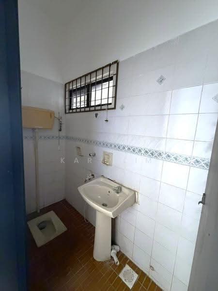 1-storey Terraced House for Sale in Taman Daya (Johor Bahru) - Karl Lim - Bathroom - PropertyGuru.com.my