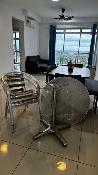 Kediaman Servis untuk Dijual di D'Putra Suites - Queenie Ng - Living Room - PropertyGuru.com.my