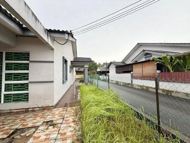 Rumah Teres 1-Tingkat untuk Dijual di Taman Bukit Katil Damai (Bukit Katil) - Ahmad Faizal Basri - Exterior - PropertyGuru.com.my
