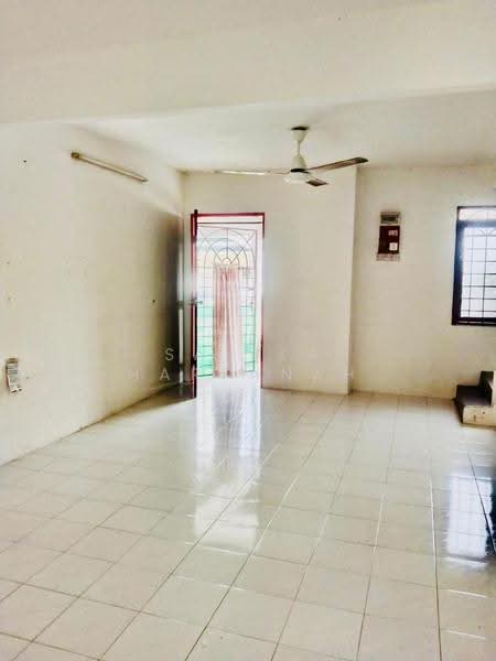 Rumah Teres 2-Tingkat untuk Dijual di Chemor (Perak) - Sariza Hartanah - Living Room - PropertyGuru.com.my