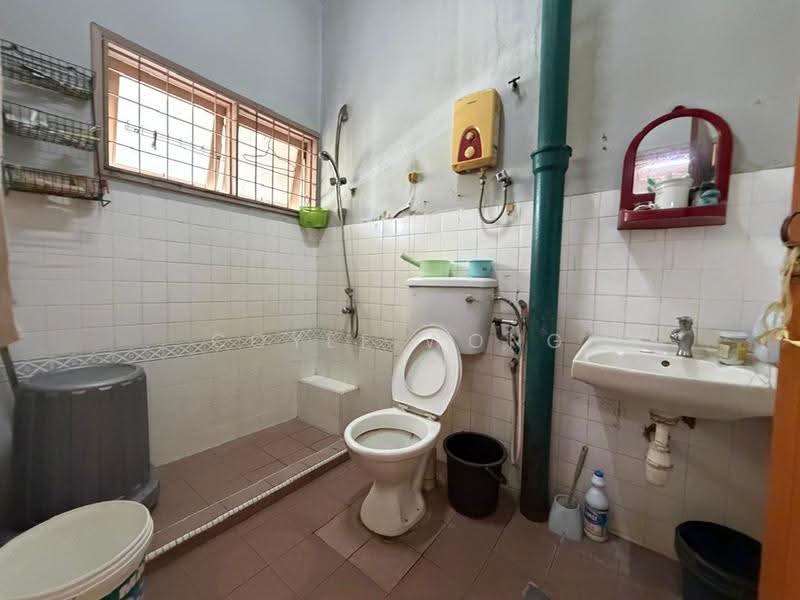 2-storey Terraced House for Sale in Taman Daya (Kepong) - Coyee Wong - Bathroom - PropertyGuru.com.my