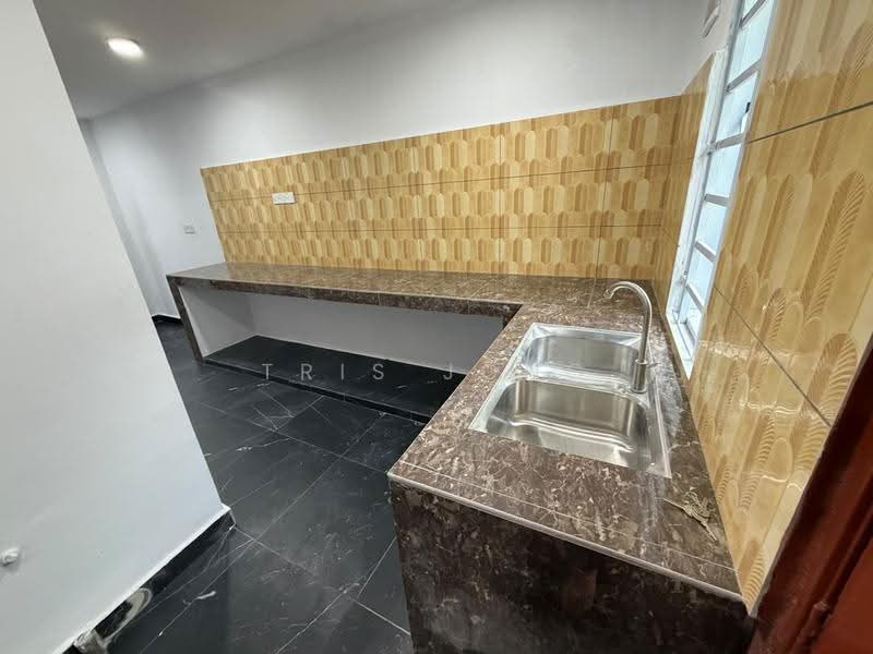 2-storey Terraced House for Sale in Rawang Perdana 1 (Rawang) - Tris Jong - Kitchen - PropertyGuru.com.my