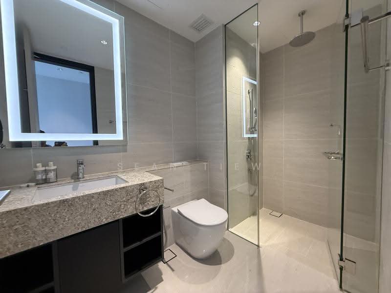 Kediaman Servis untuk Dijual di Star Residences Three - Sean Tiew - Bathroom - PropertyGuru.com.my