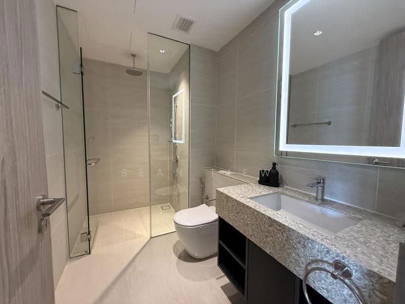 Kediaman Servis untuk Dijual di Star Residences Three - Sean Tiew - Bathroom - PropertyGuru.com.my