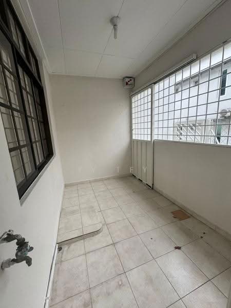 Rumah Teres 2-Tingkat untuk Disewa di Taman Desa Tebrau (Tebrau) - YY Tey - Balcony - PropertyGuru.com.my