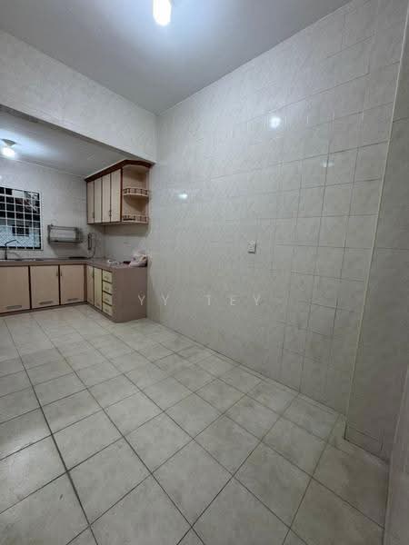 Rumah Teres 2-Tingkat untuk Disewa di Taman Desa Tebrau (Tebrau) - YY Tey - Kitchen - PropertyGuru.com.my
