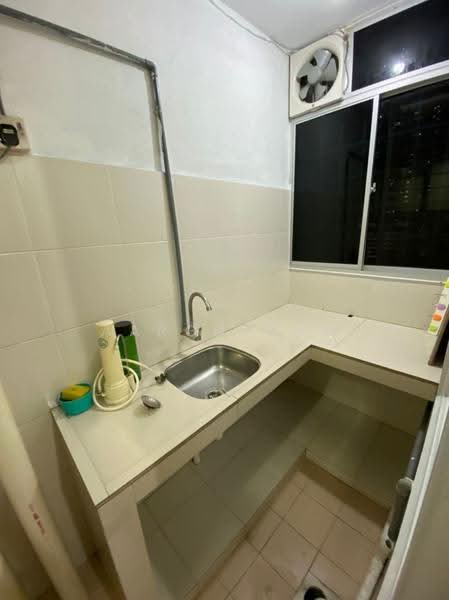 Rumah Flat untuk Disewa di PPR Kampung Baru Air Panas - Aaron Ong - Kitchen - PropertyGuru.com.my