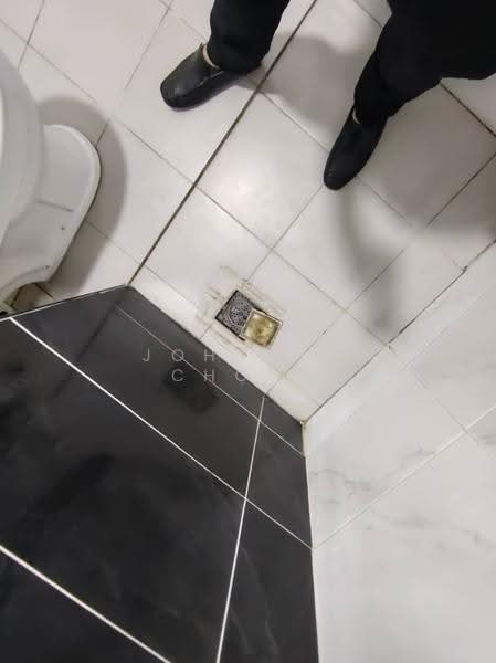 Service Residence for Sale at D'carlton (Residensi Seri Mega) - Johnson Chong - Bathroom - PropertyGuru.com.my