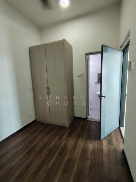 Service Residence for Sale at D'carlton (Residensi Seri Mega) - Johnson Chong - Bedroom - PropertyGuru.com.my