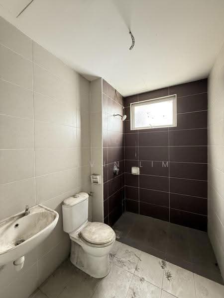 Rumah Berkembar untuk Dijual di Bandar Bestari (Klang) - Calvin Lim - Bathroom - PropertyGuru.com.my