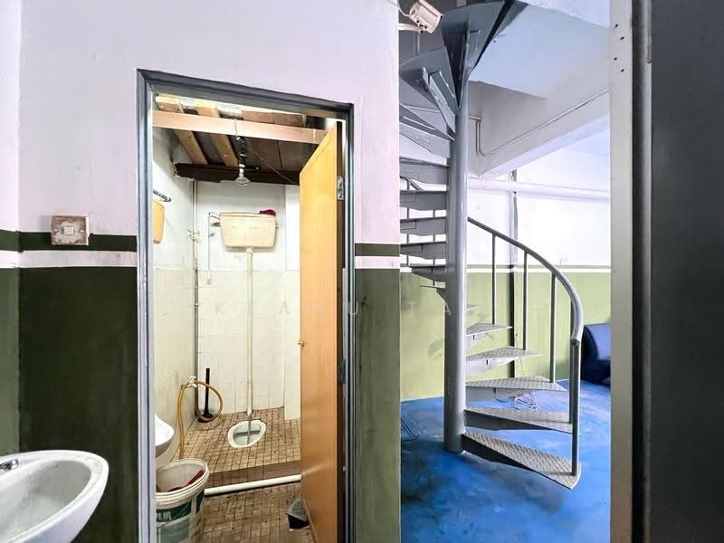 Kedai untuk Disewa di Taman Sri Sentosa (Jalan Klang Lama (Old Klang Road)) - Keanu Tan - Bathroom - PropertyGuru.com.my