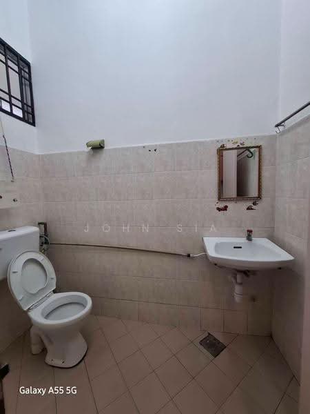 2.5-storey Terraced House for Sale in Taman Pulai Utama (Skudai) - John Sia - Bathroom - PropertyGuru.com.my