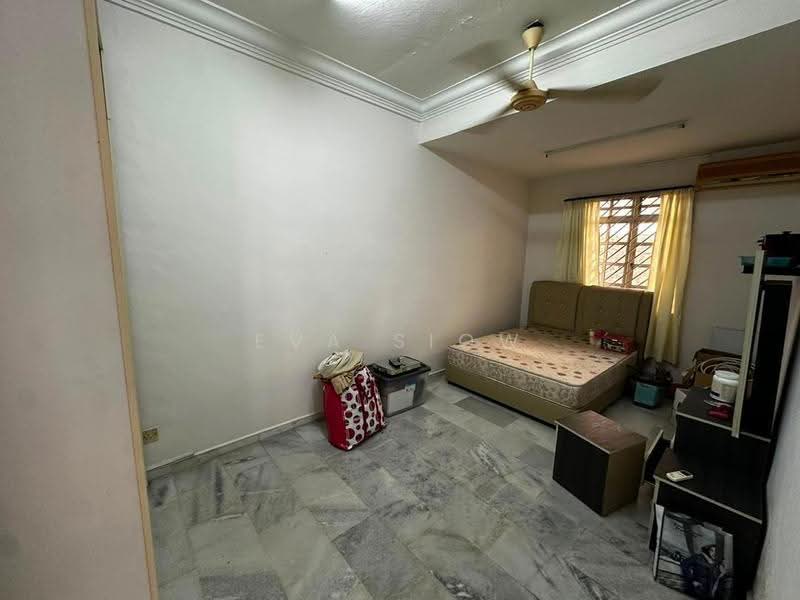Semi-Detached House for Sale in Taman Skudai Baru (Skudai) - Eva Siow - Bedroom - PropertyGuru.com.my