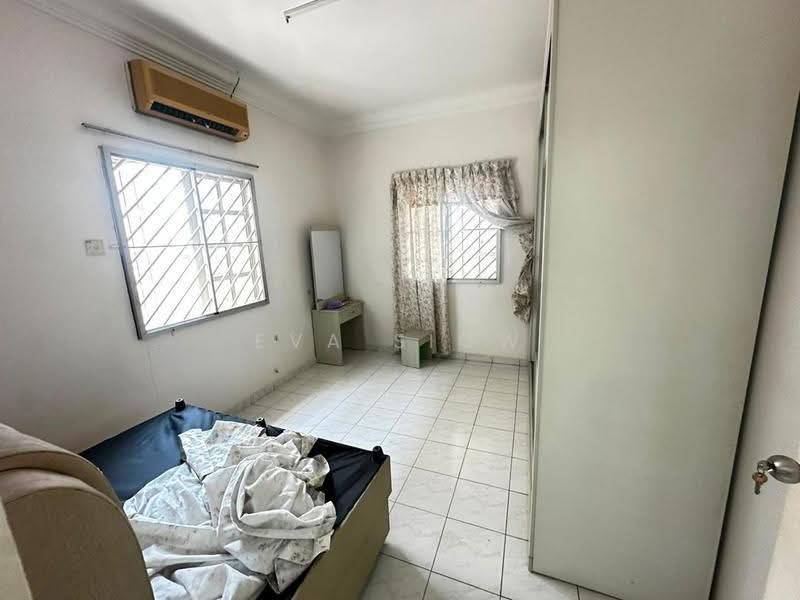 Semi-Detached House for Sale in Taman Skudai Baru (Skudai) - Eva Siow - Bedroom - PropertyGuru.com.my