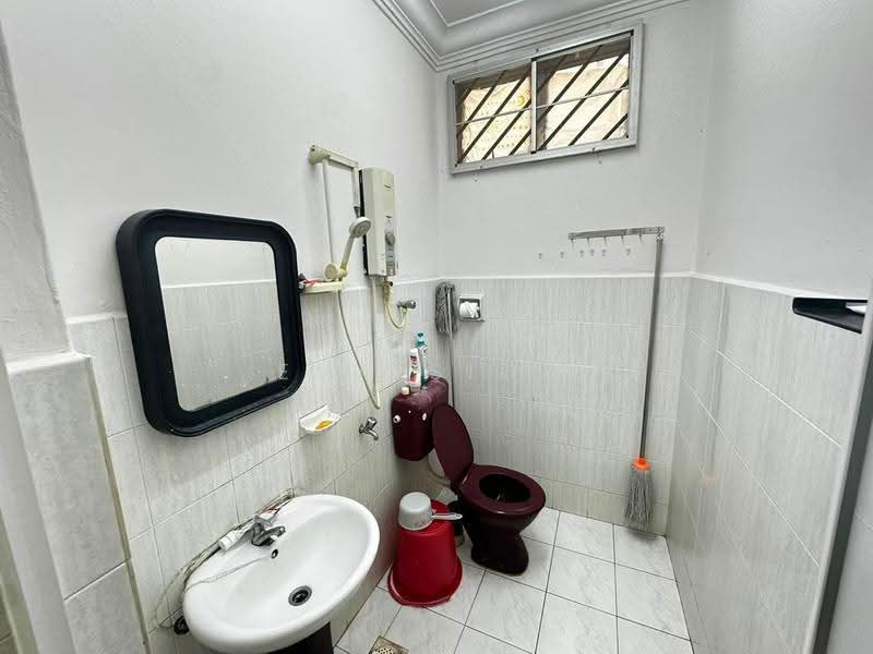 Semi-Detached House for Sale in Taman Skudai Baru (Skudai) - Eva Siow - Bathroom - PropertyGuru.com.my