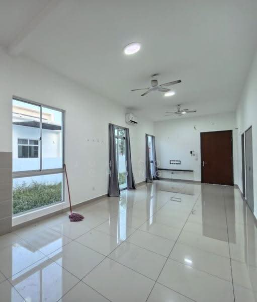 Rumah Kluster untuk Dijual di Kangkar Pulai (Skudai) - Johnson Chong - Living Room - PropertyGuru.com.my
