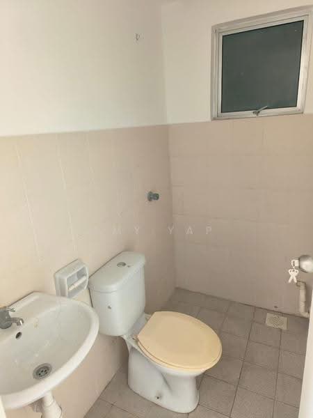 Kediaman Servis untuk Dijual di Avelon Tower @ Plaza Medan Putra - Amy Yap - Bathroom - PropertyGuru.com.my