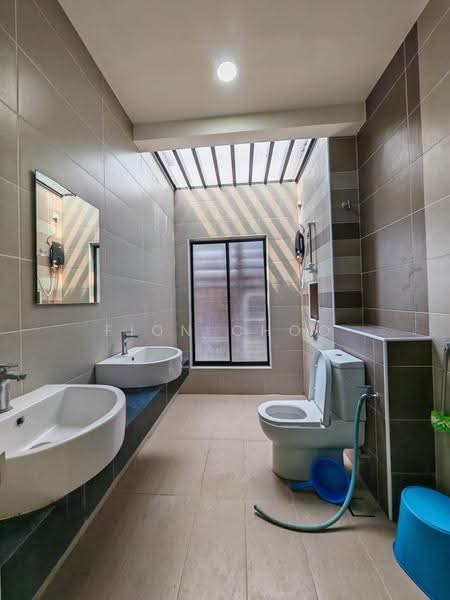 Terraced House for Sale in Johor Bahru (Johor) - Fion Choo - Bathroom - PropertyGuru.com.my