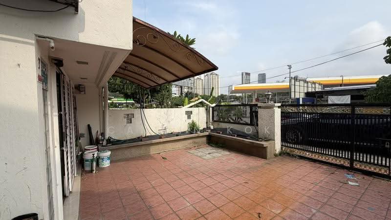 2.5-storey Terraced House for Sale in Seksyen 17 (Petaling Jaya) - Calvin Kok - Exterior - PropertyGuru.com.my